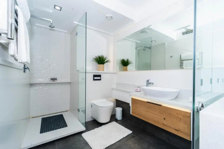 Bayview 203