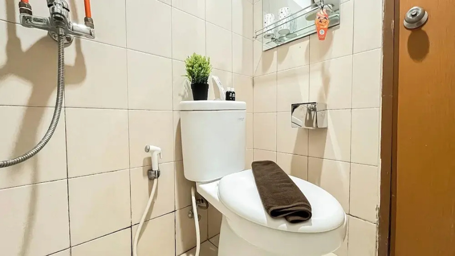 Neat Studio Room At Tifolia Apartment