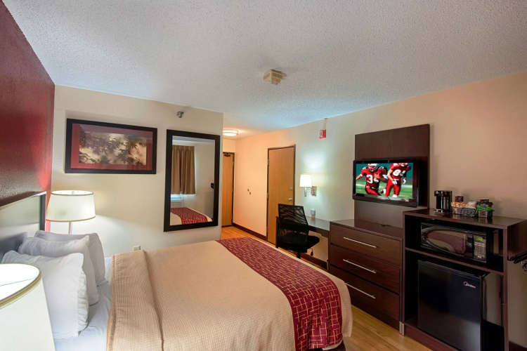 Red Roof Inn PLUS+ & Suites Malone