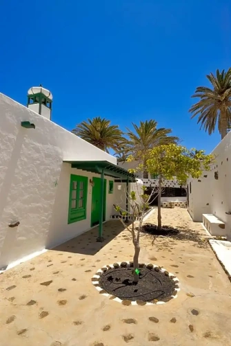 2 Bedrooms Villa