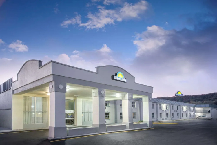Days Inn Roanoke Near I-81 - Roanoke, VA