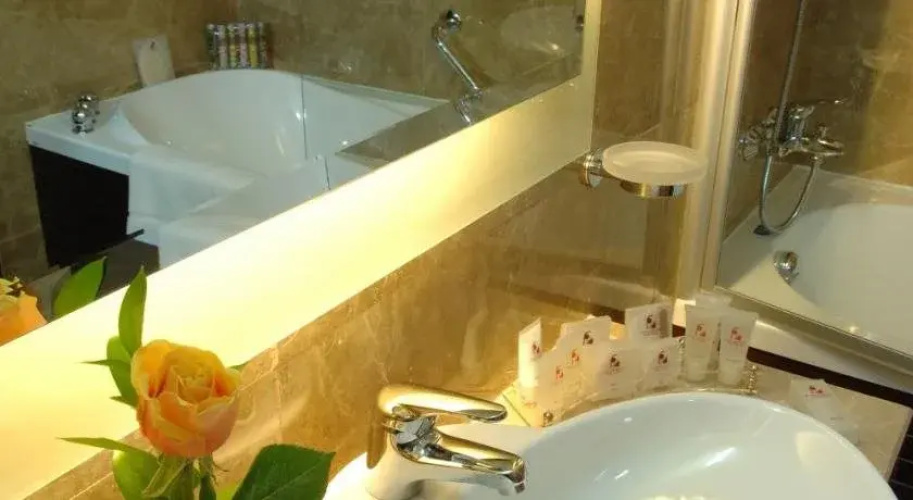 Regency Palace Hotel