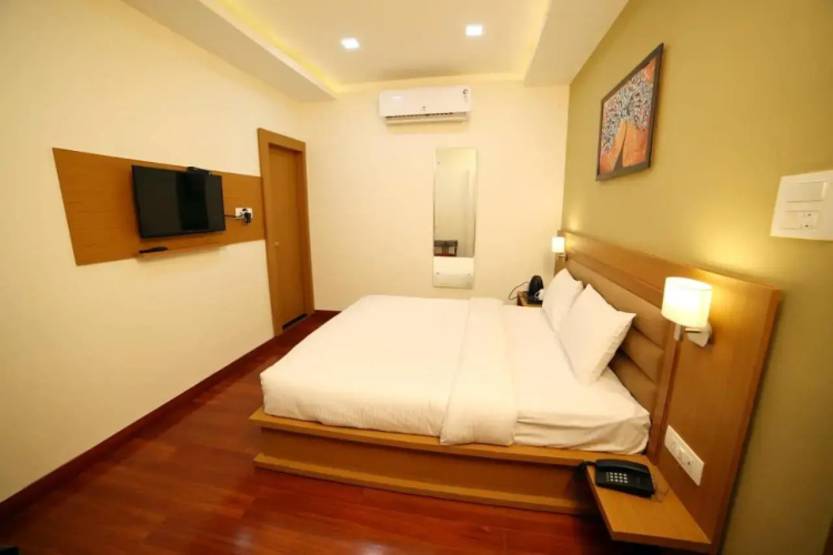 Banyan Hotel&Restro
