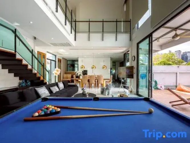 Luxury five-room pool villa
