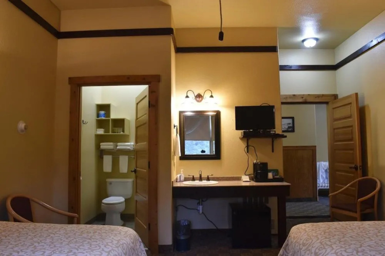 Exit Glacier Lodge