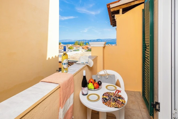 Studio with balcony and with sea view