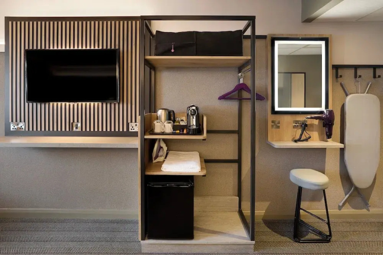 Premier Inn Bristol Parkway - M32
