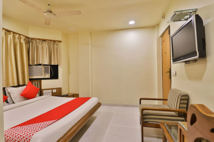 OYO 23337 Flagship Ashram Road
