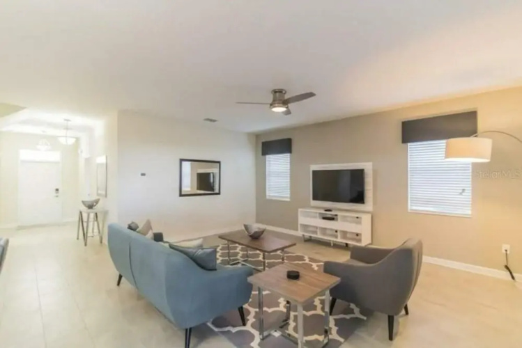 8912 Amazing Spacious Home