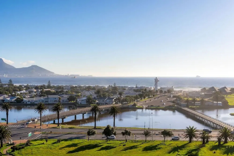 Modern 1 bed Table Mountain View Hideaway