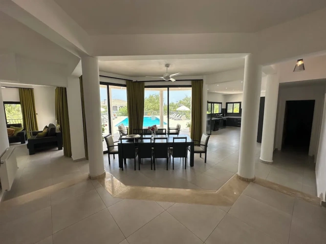5 Bedrooms Villa with sea view
