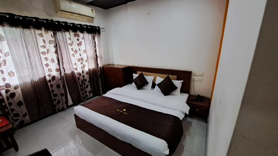 Hotel Dhruv Palace