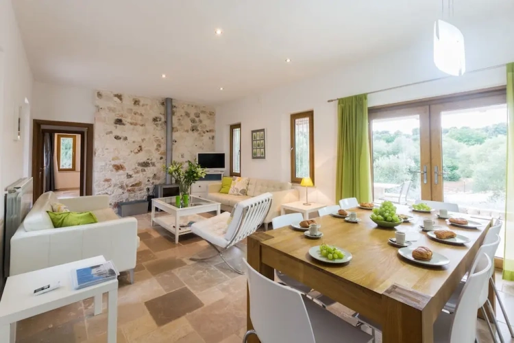 4 Bedrooms Villa with balcony