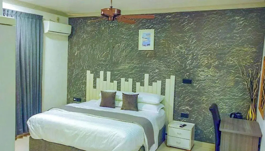 Turtle Inn Dharavandhoo