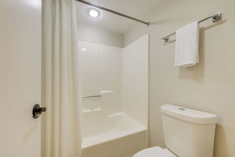 Private Deck & Pool Access: Myrtle Beach Getaway!
