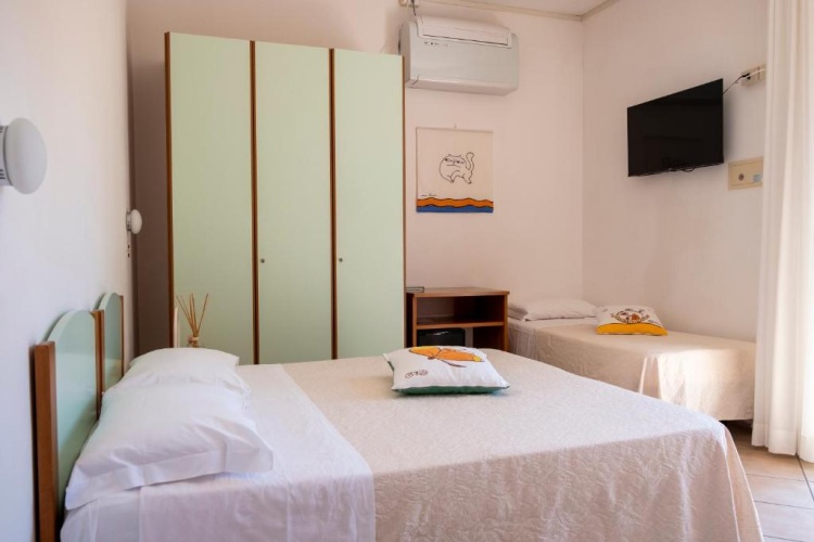 Standard Triple room with balcony