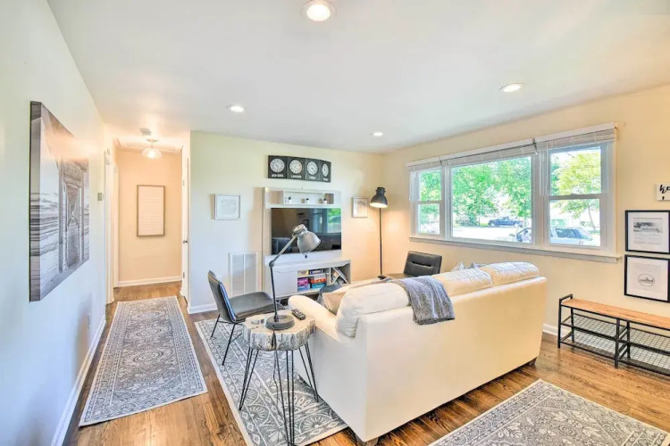 Charming Hampton Home w/ Yard: 2 Mi to Beach!
