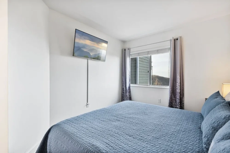 3 Bedrooms Standard room with balcony and with mountain view