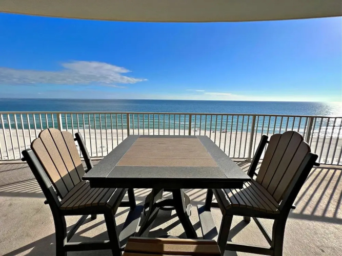 Regency Isle 703