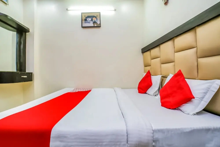 Hotel Darpan Palace