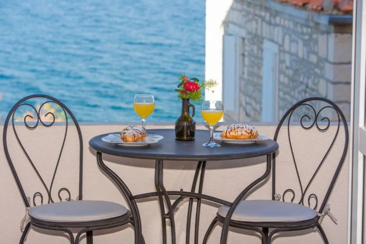 Apartment Suzi - 10 m from sea