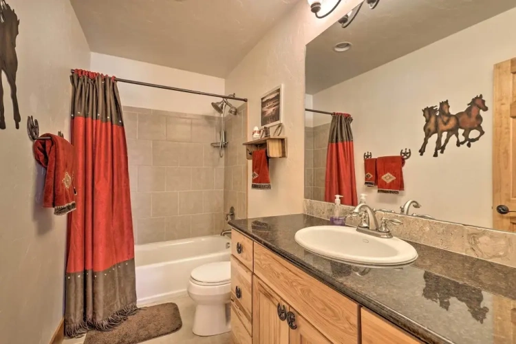 3 Bedrooms Cottage with balcony