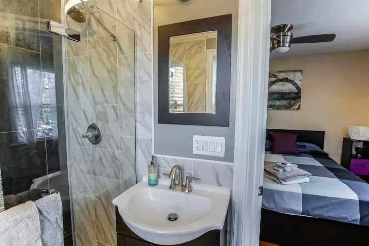 Luxurious DC Townhome ideal for Large Families plus Free Parking