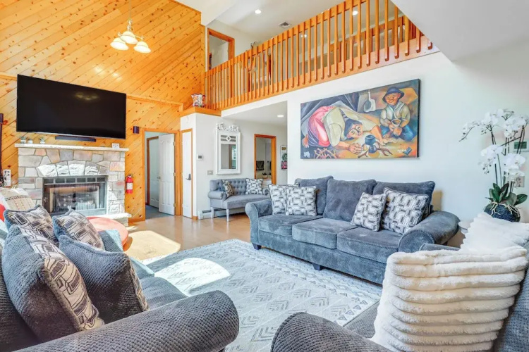 4 Mi To Slopes! Split Rock Resort Home W/ Fire Pit - Lake Harmony, PA