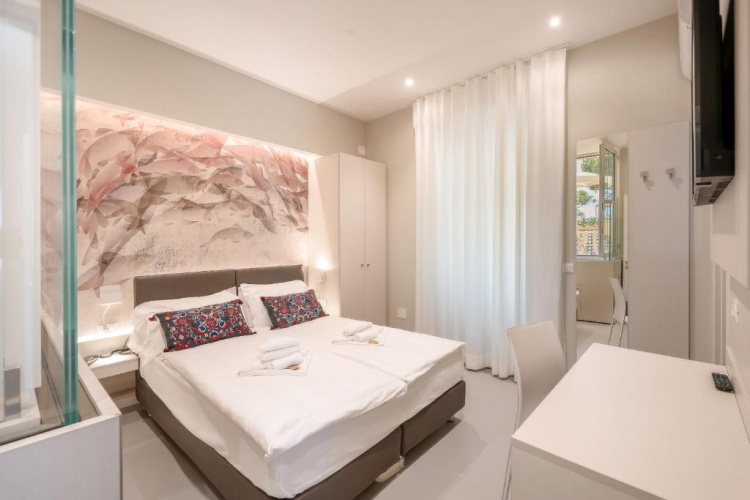 Deluxe Double room with partial sea view