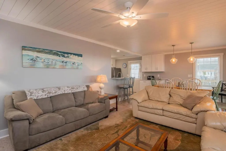 Dip Inn by Oak Island Accommodations