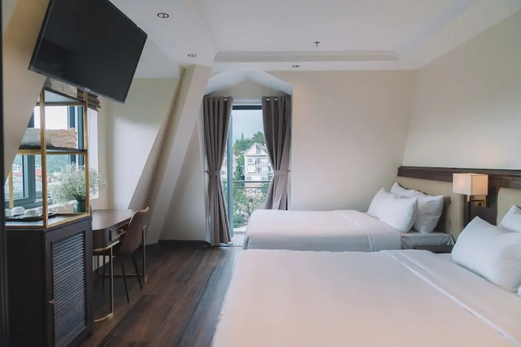Sunset Hill Hotel