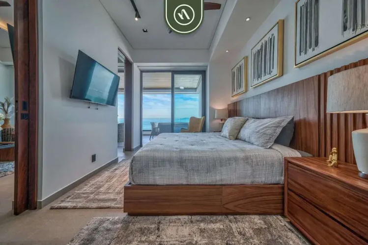 Oceanview 2 BR Condo - Luxury - Rooftop Pool