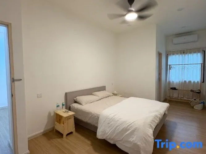 4 Bedrooms Cottage