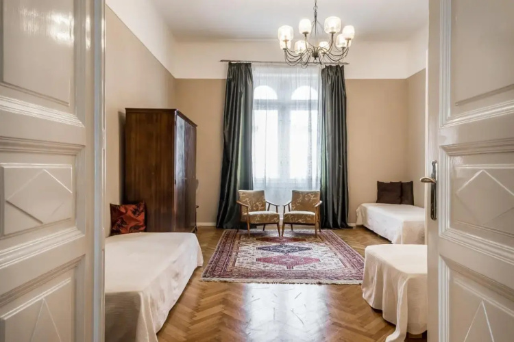 BERTA - 4 Bedrooms, 3 Baths