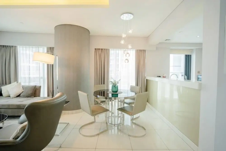 2 Bedrooms Executive Apartment with balcony and with city view