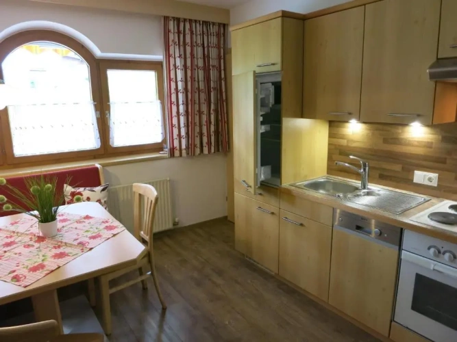 3 Bedrooms Apartment