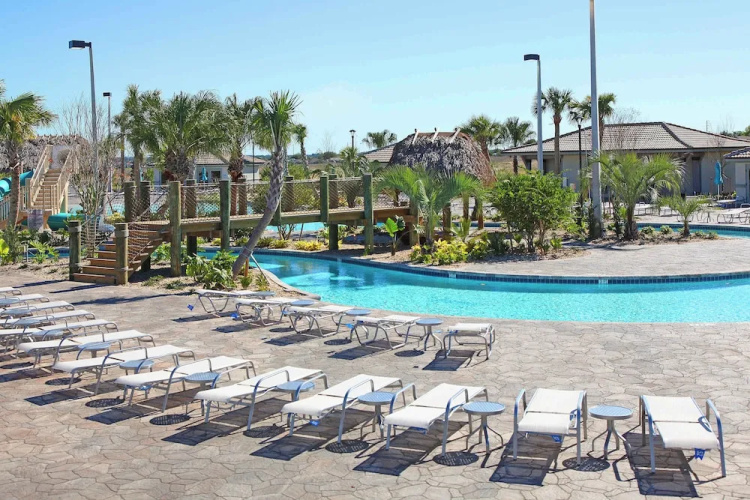 Relaxing 4BR Villa With Pool in Champions Gate