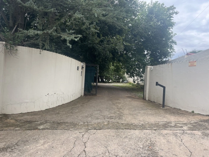 1 Bedroom Comfort Basement Cottage with garden view