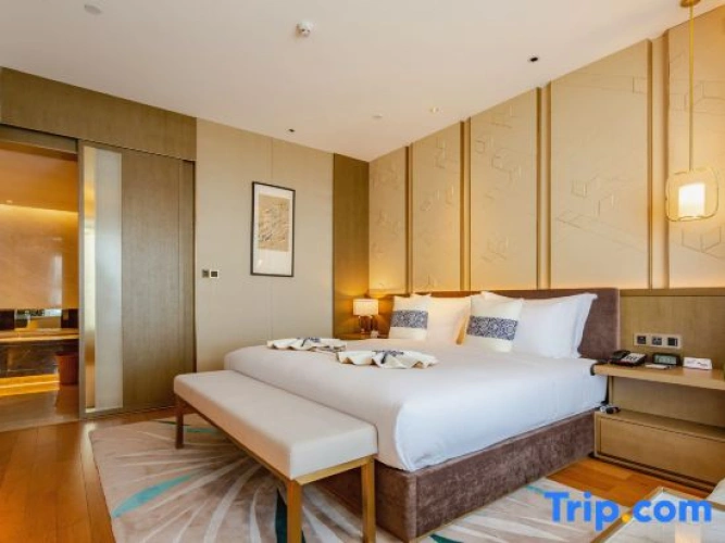 1 Bedroom Grand Suite with river view