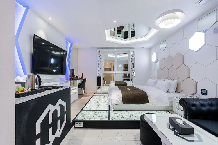 Theban Hotel