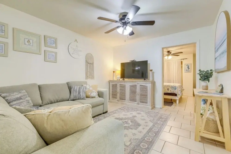 1 Block to Dtwn! Walkable Stay in Stuart