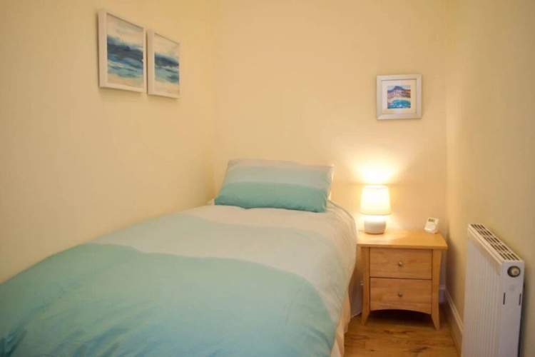 Fantastic 2 Bedroom Holyrood Apartment