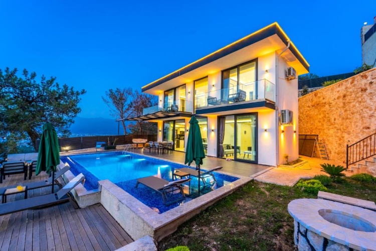 2 Bedrooms Villa