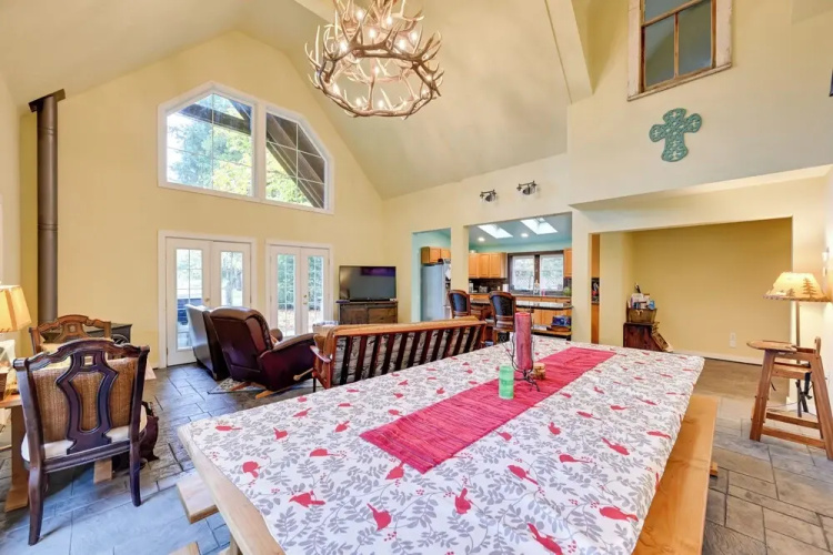 Ski, Fish & Explore: Packwood Home w/ Sauna!