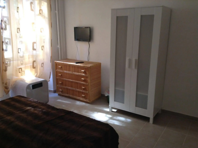 T & V House