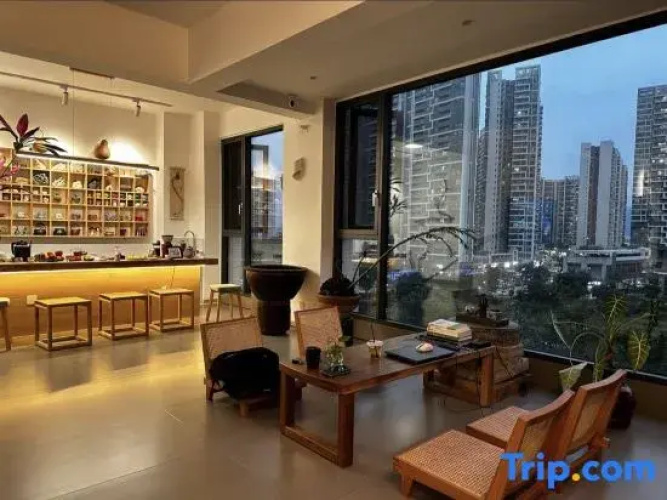 Tuyue Lakeview Homestay