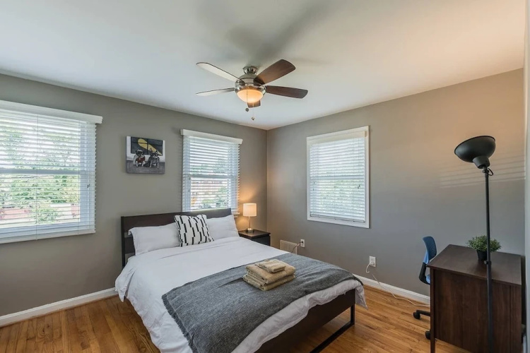 Luxurious 3br 2ba Townhouse with cozy backyard