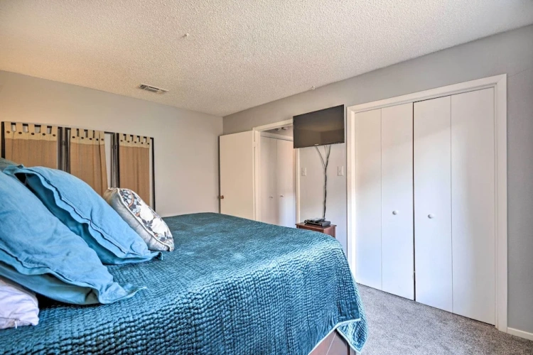 2 Bedrooms Apartment