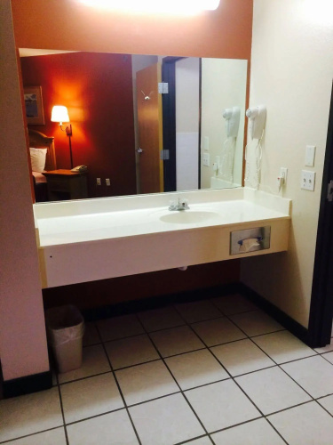 Regency Inn And Suites