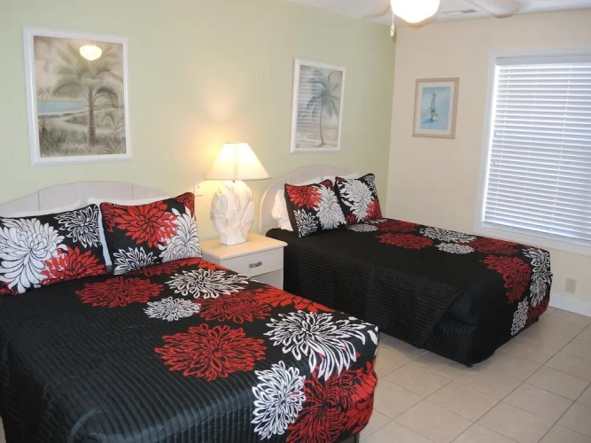 2109m 1 Bedroom Condo by RedAwning